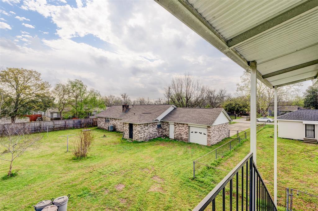 2403 2401 2401 1/2  Lone Oak Road Houston Texas 77093, 34