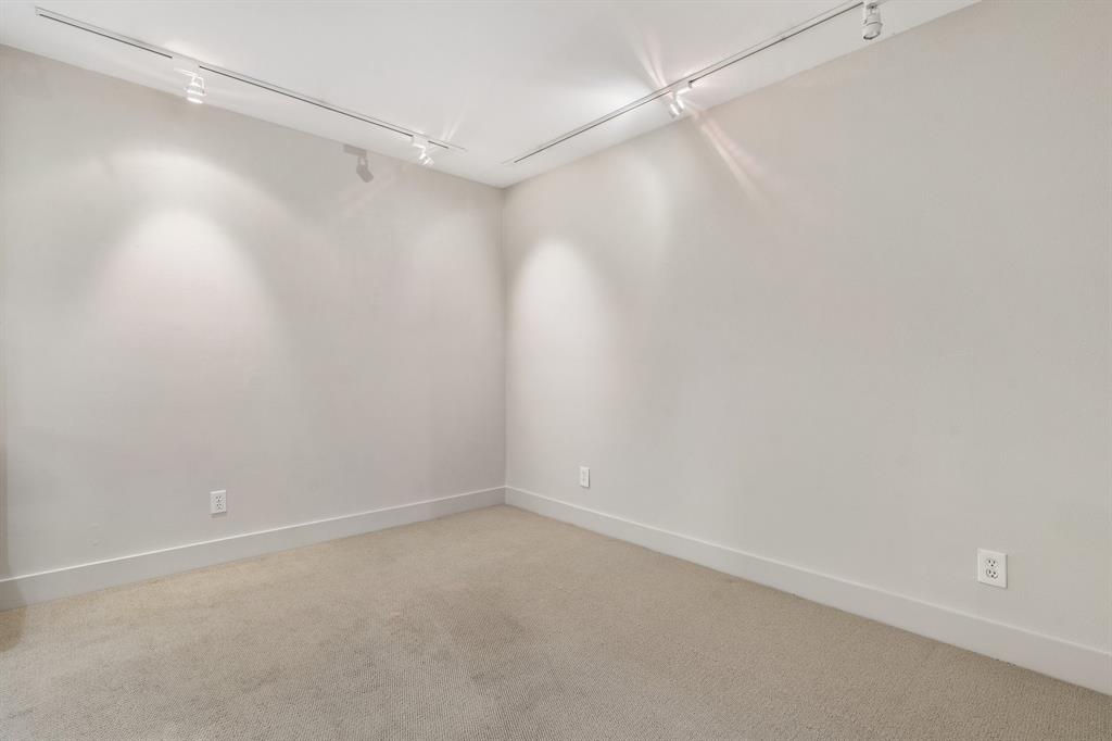 Photo #7: 18758819 Listing 