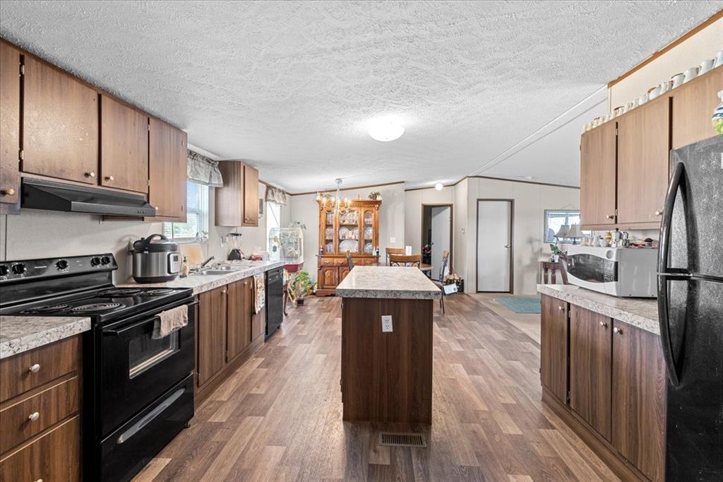195 Road 5255, Cleveland, TX 77327