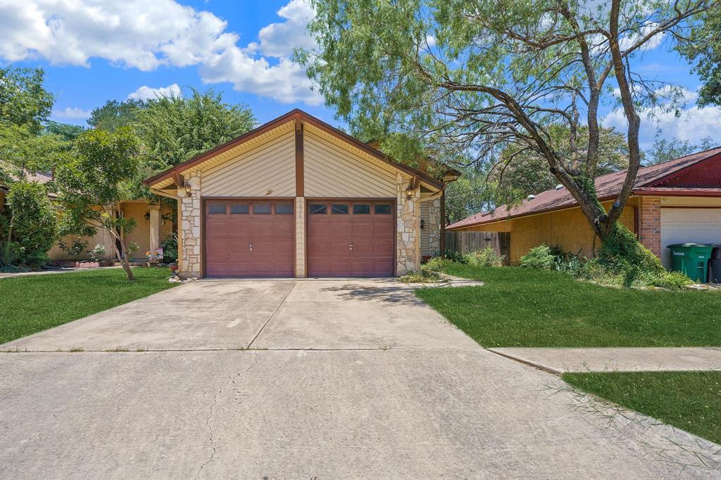 12527  Valle Dezavala  San Antonio Texas 78249, 83