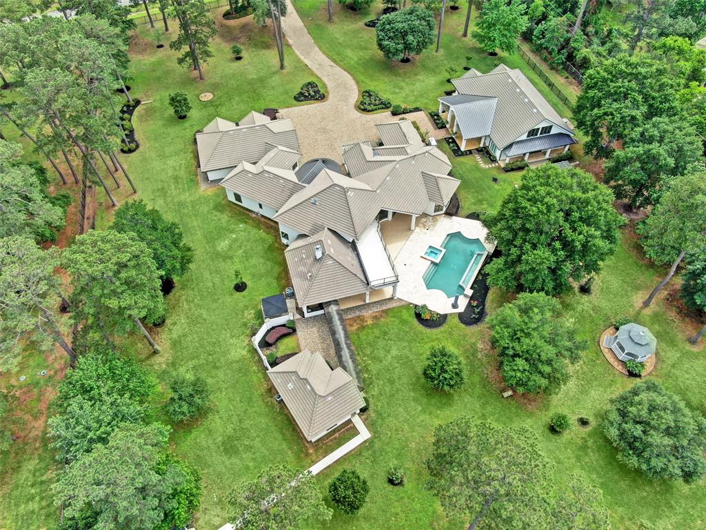 11 Saddlebrook Court, Tomball, TX 77375