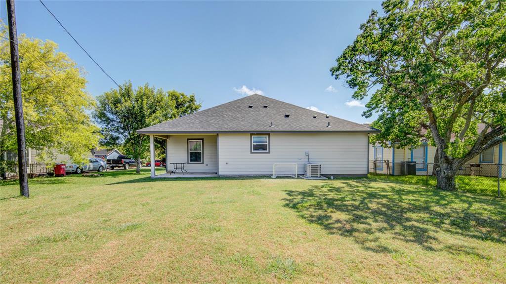 1718 N Avenue H, Freeport, TX 77541