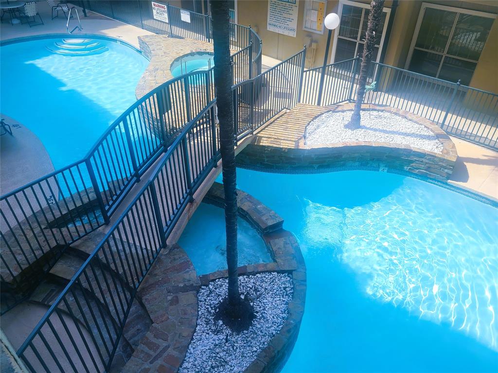 921  Marine Drive Galveston Texas 77550, 33