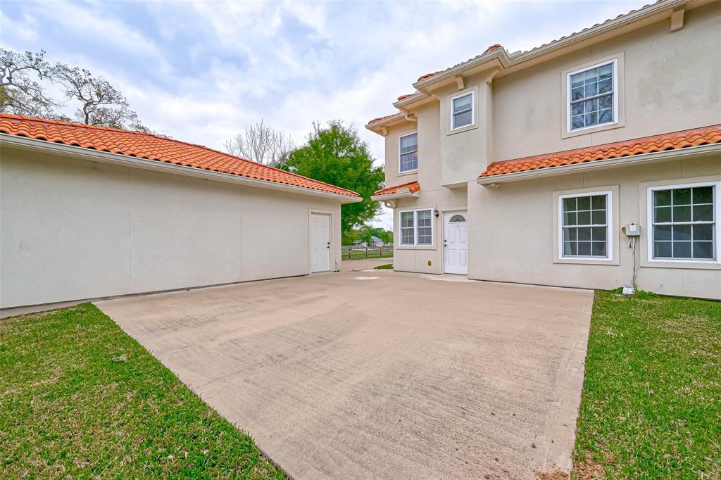 21727 Chenango Lake Drive, Angleton, TX 77515