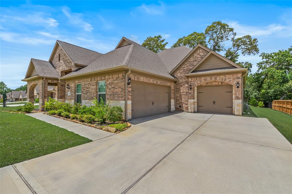 211 Magnolia Reserve Loop, Magnolia, TX 77354