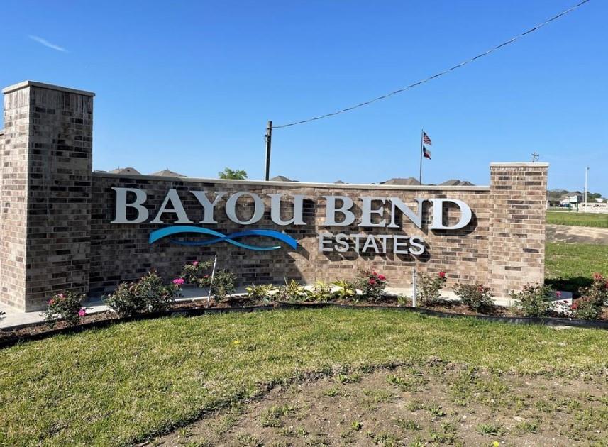 Bayou Bend Neighborhood entrance.