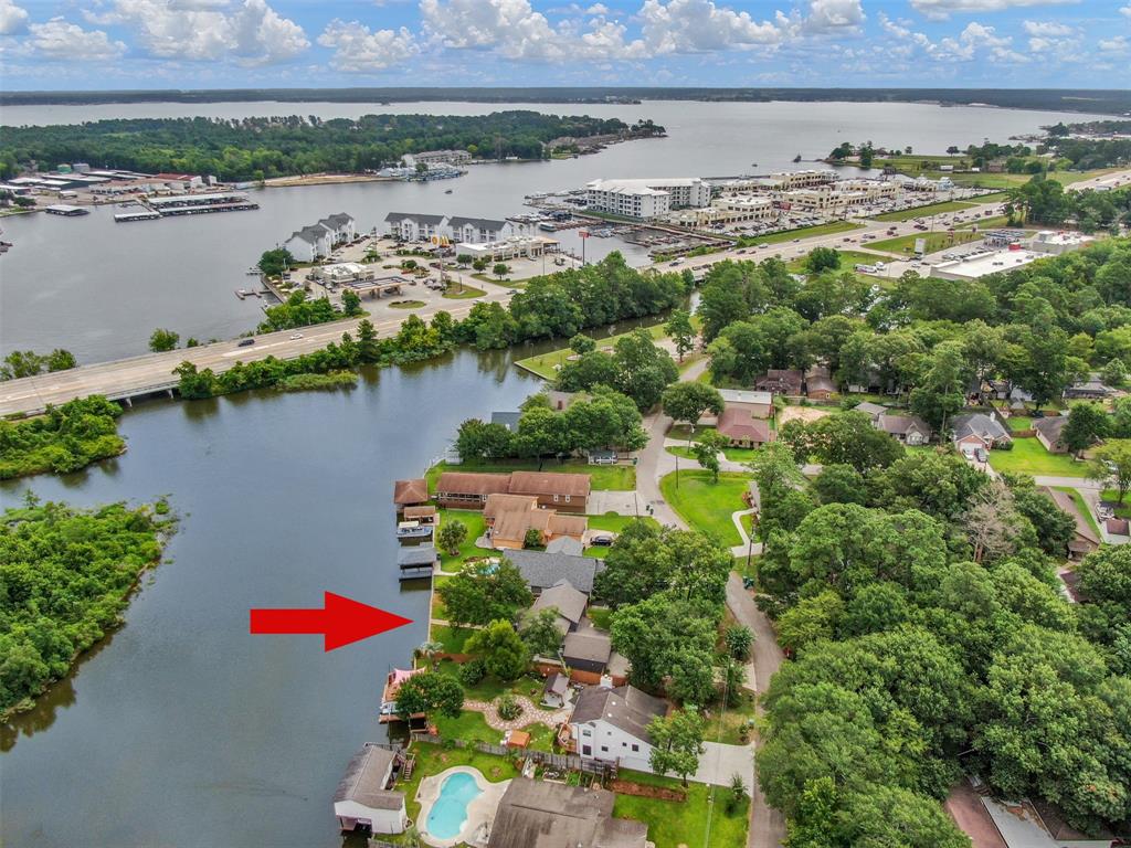 1011 N Hunting Tower Run, Conroe, TX 77316