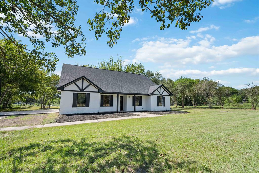 21407 Pecan Bend Rd, Damon, TX 77430