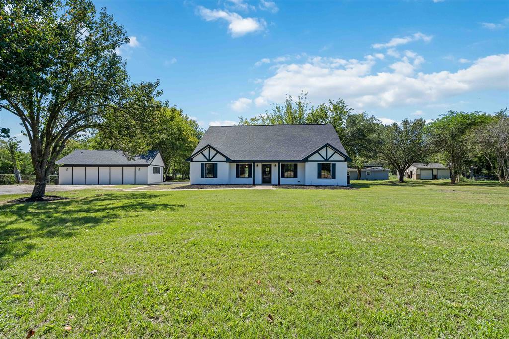 21407 Pecan Bend Rd, Damon, TX 77430