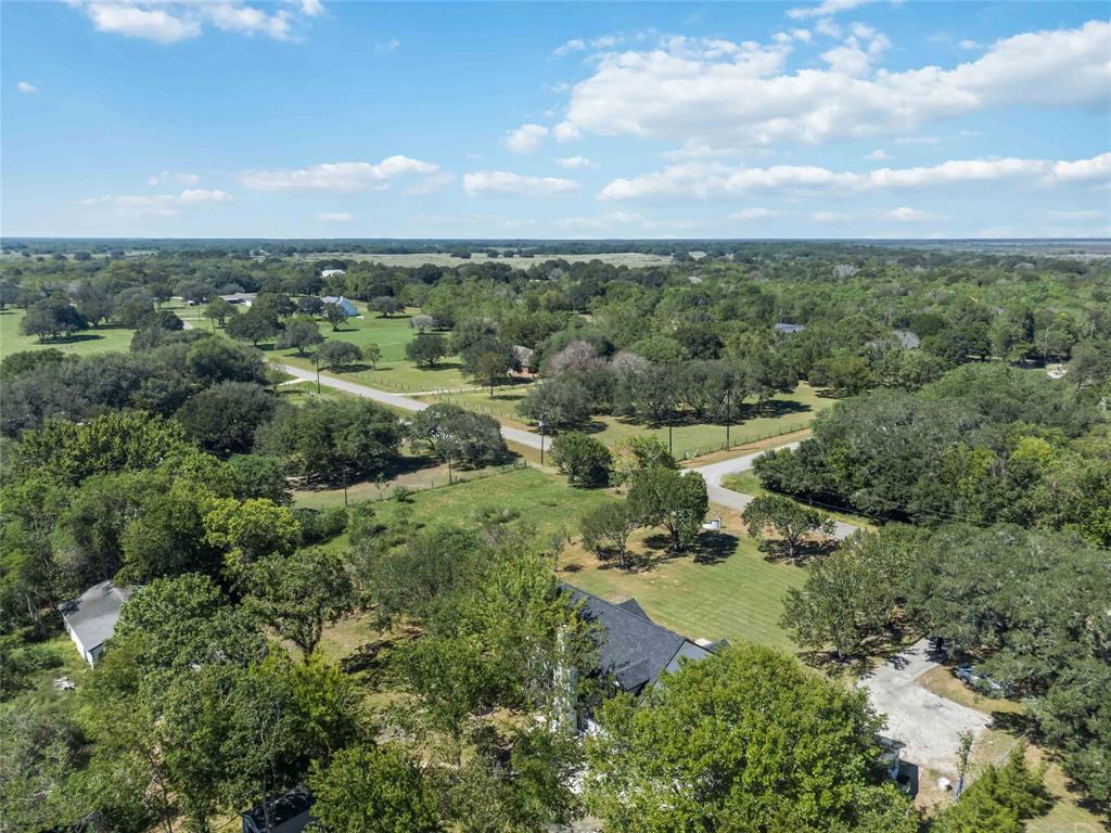 21407 Pecan Bend Rd, Damon, TX 77430