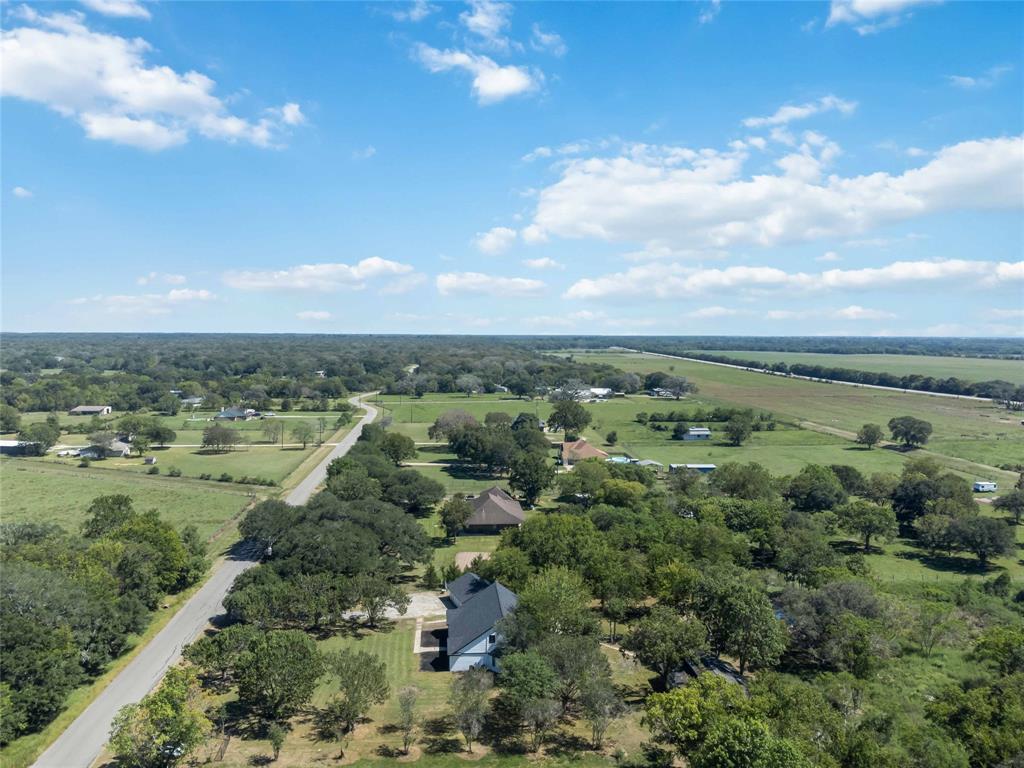 21407 Pecan Bend Rd, Damon, TX 77430