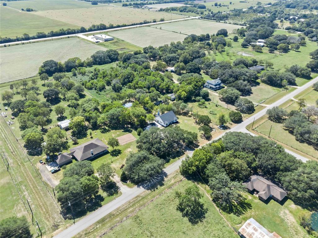 21407 Pecan Bend Rd, Damon, TX 77430