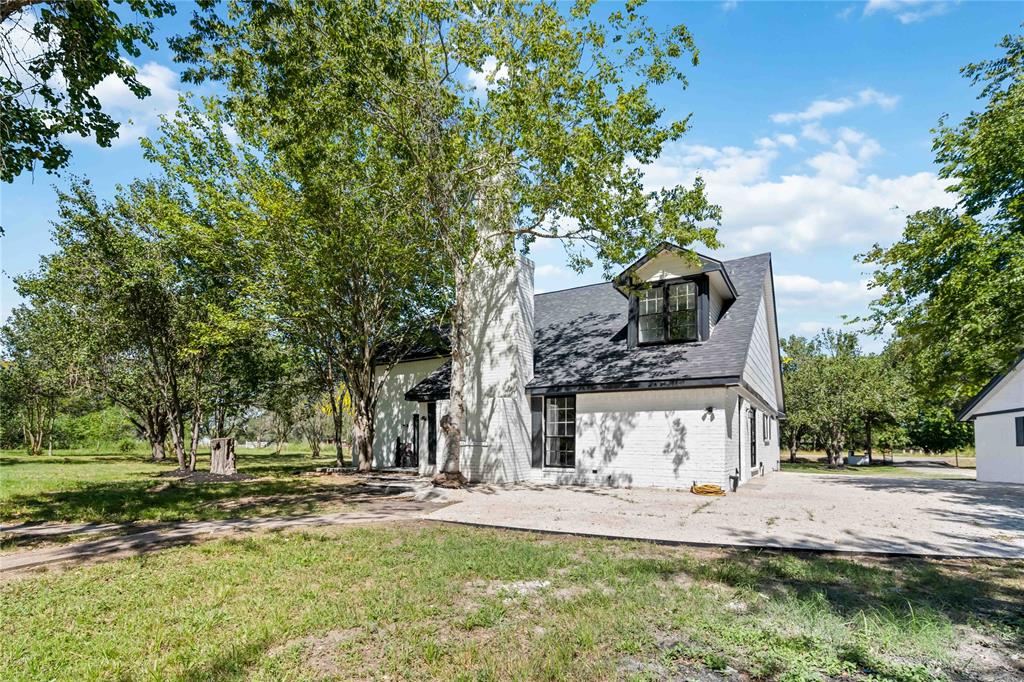 21407 Pecan Bend Rd, Damon, TX 77430