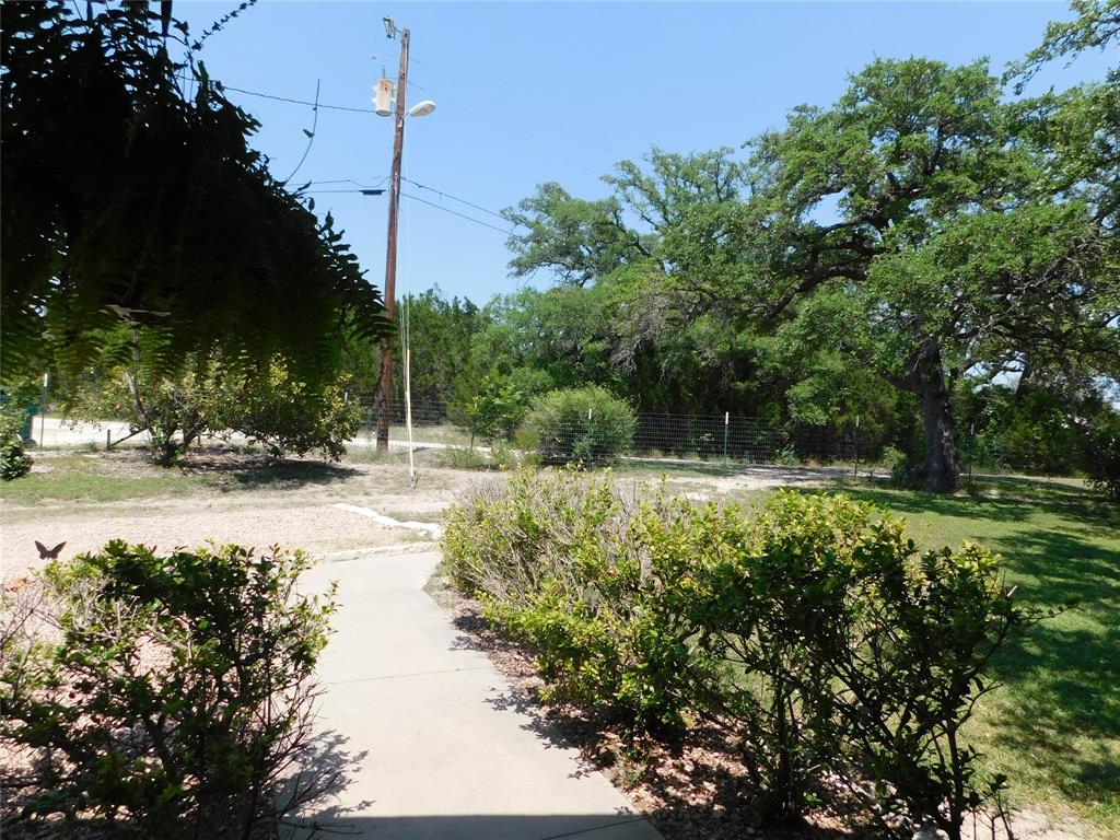 Sidewalk/pathway in front yard/home