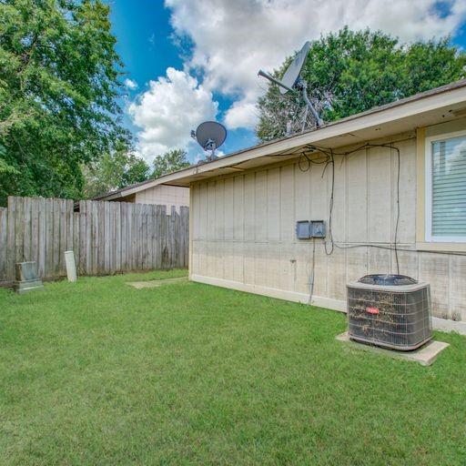 11107 Pender Ln, Houston, TX 77477