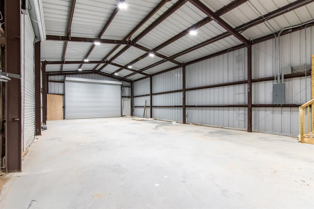 1800 Sq Ft of space to expand or to crate a workshop