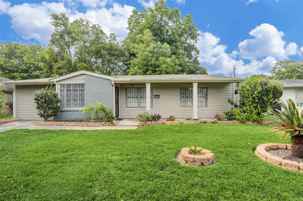 5915  Van Fleet Street Houston Texas 77033, Houston