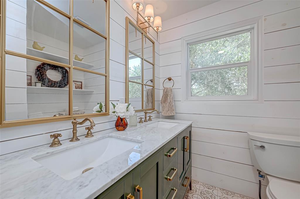 Just look at this second bath! Gorgeous details, double sinks, beautiful fixtures, Shiplap walls.