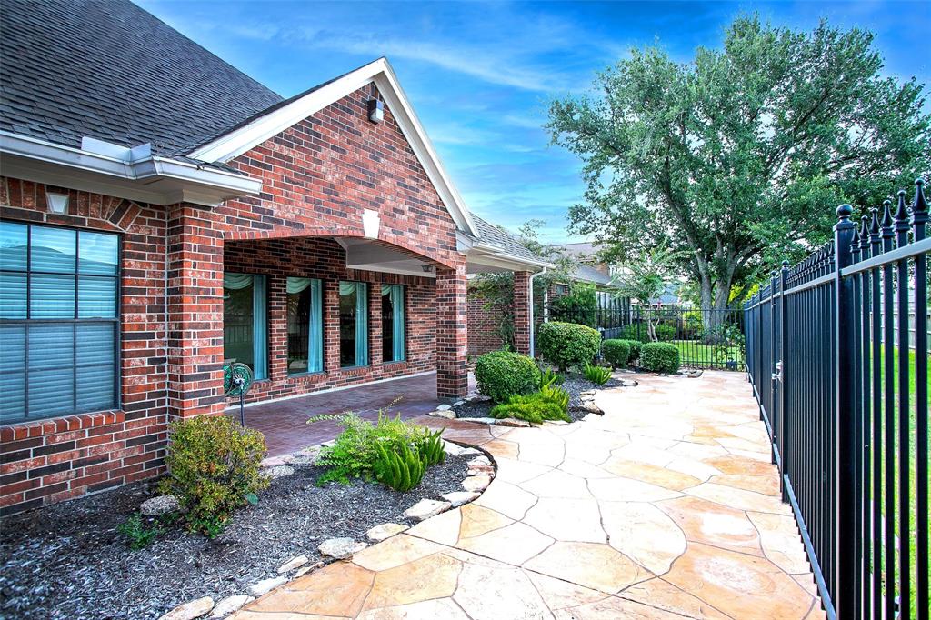 4511 Country Club Vw, Baytown, TX 77521