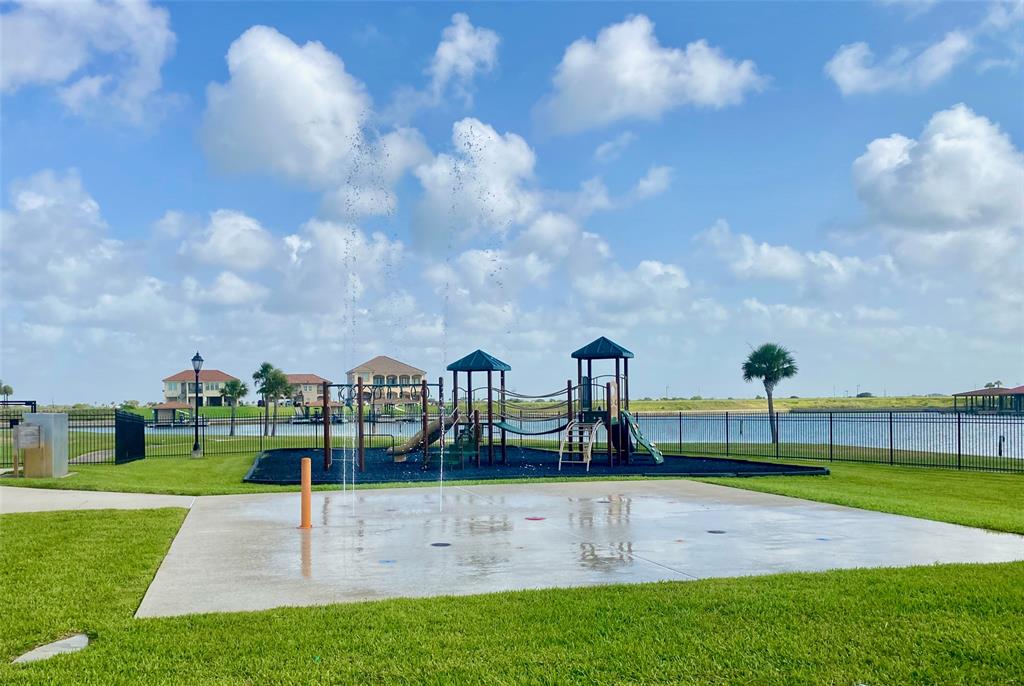 The community clubhouse area also offers a children\'s playground, splash pad, basketball court and tennis courts.