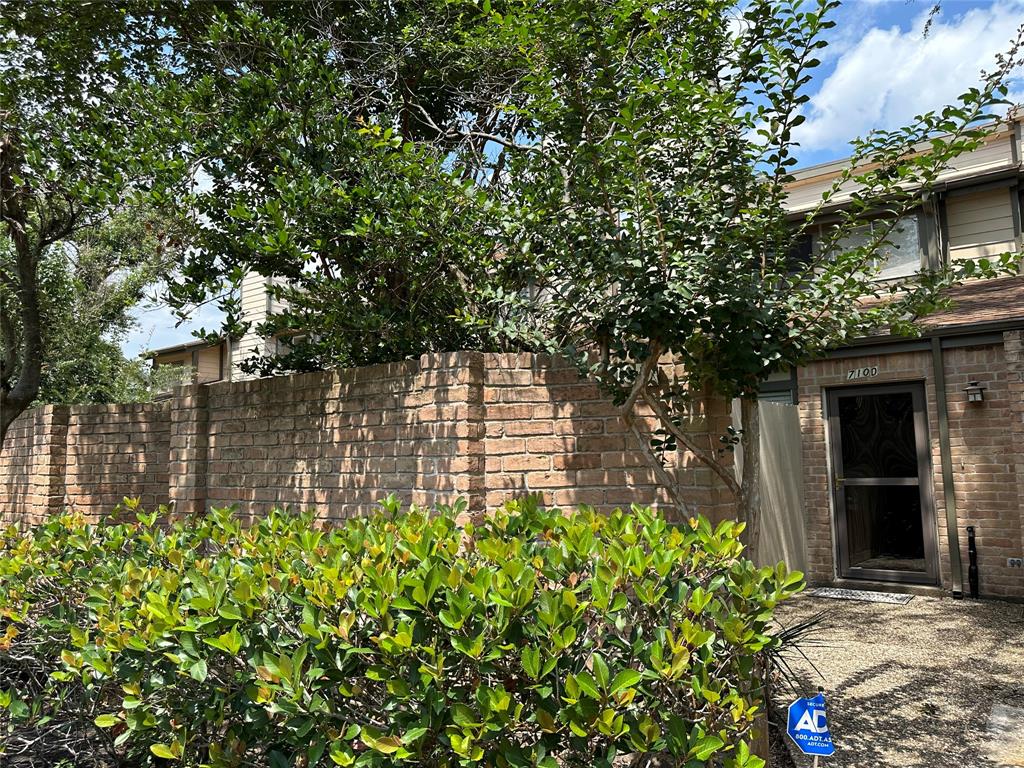 710 Country Place Drive  #D, Houston, Texas image 1