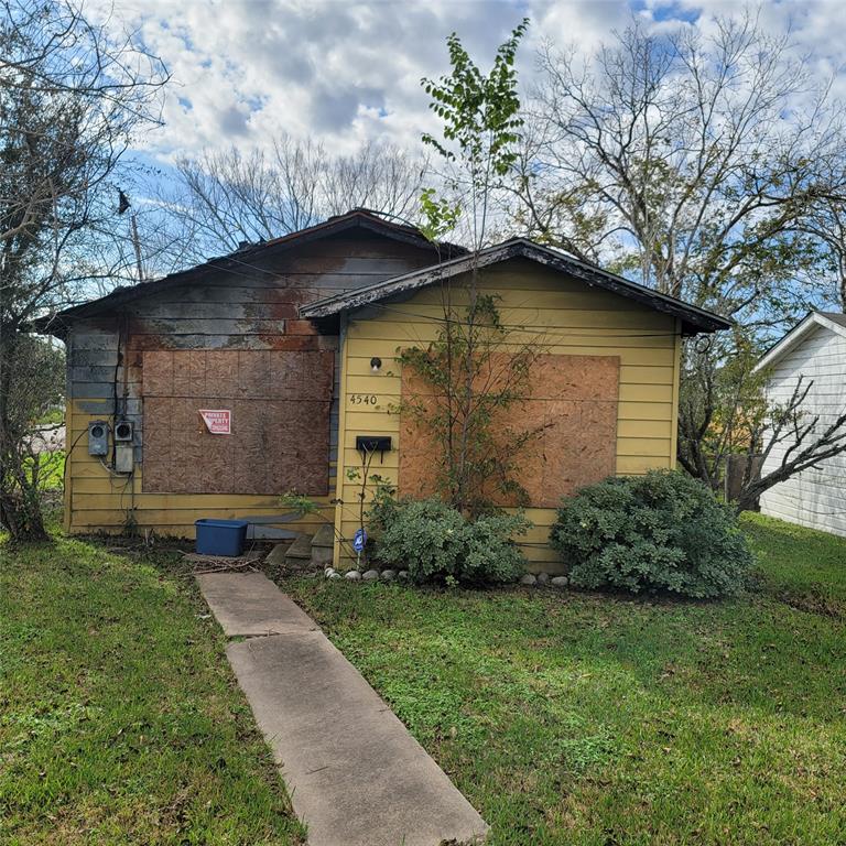 4540  Stassen  Houston Texas 77051, 3