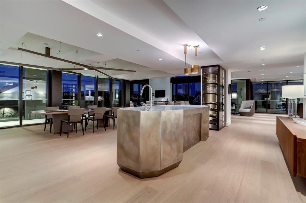 Photo #5: 46851905 Listing 