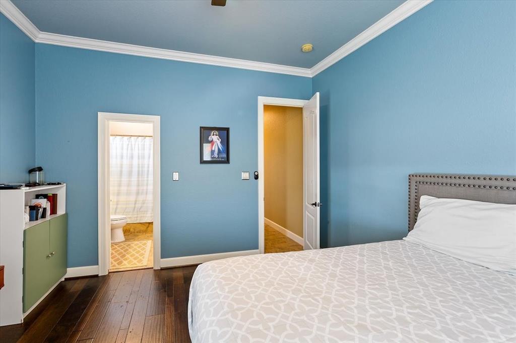 Bedroom 3 With En-Suite Bath*Crown Molding.