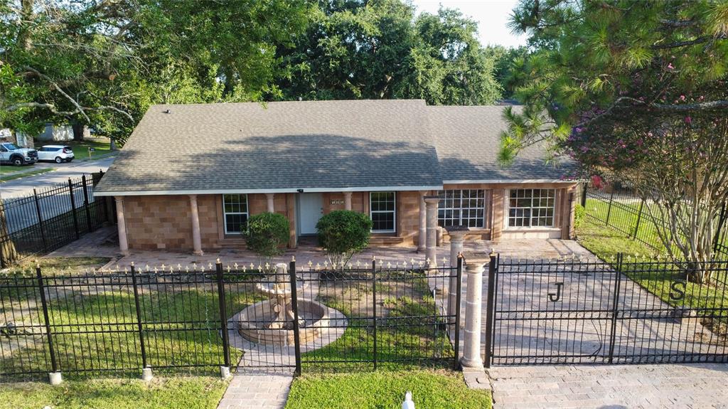 506  Allen Court Alvin Texas 77511, 5