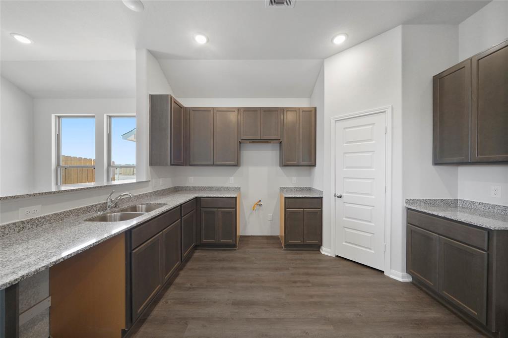 127 Tejas Village Pkwy, Beasley, TX 77417