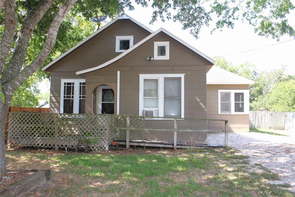 105 E South Street Weimar Texas 78962, Weimar