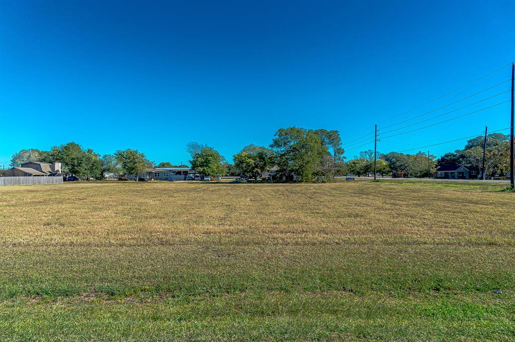 6908 Westgate St, Wallis, TX 77485