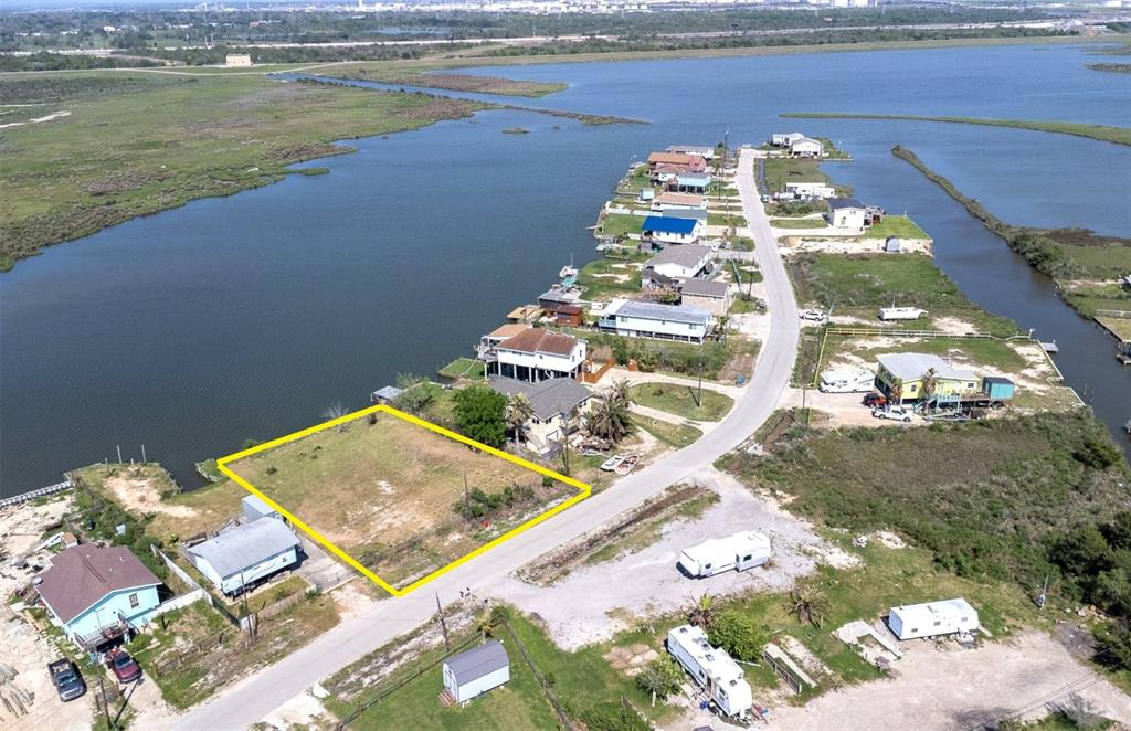 15,280 square foot waterfront lot - yellow lines are for reference only