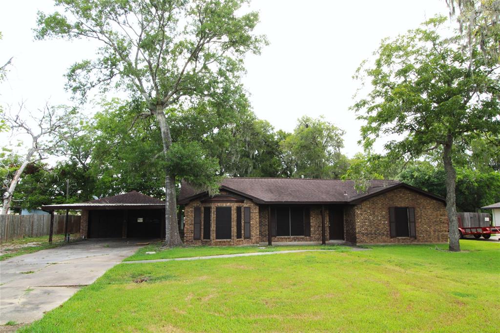 38  Hollychase Street Clute Texas 77531, Clute