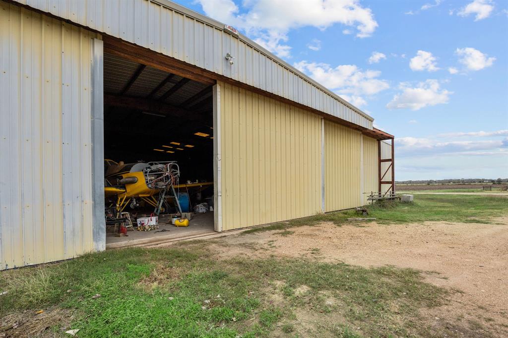 947 County Road 117, Wharton, TX 77488