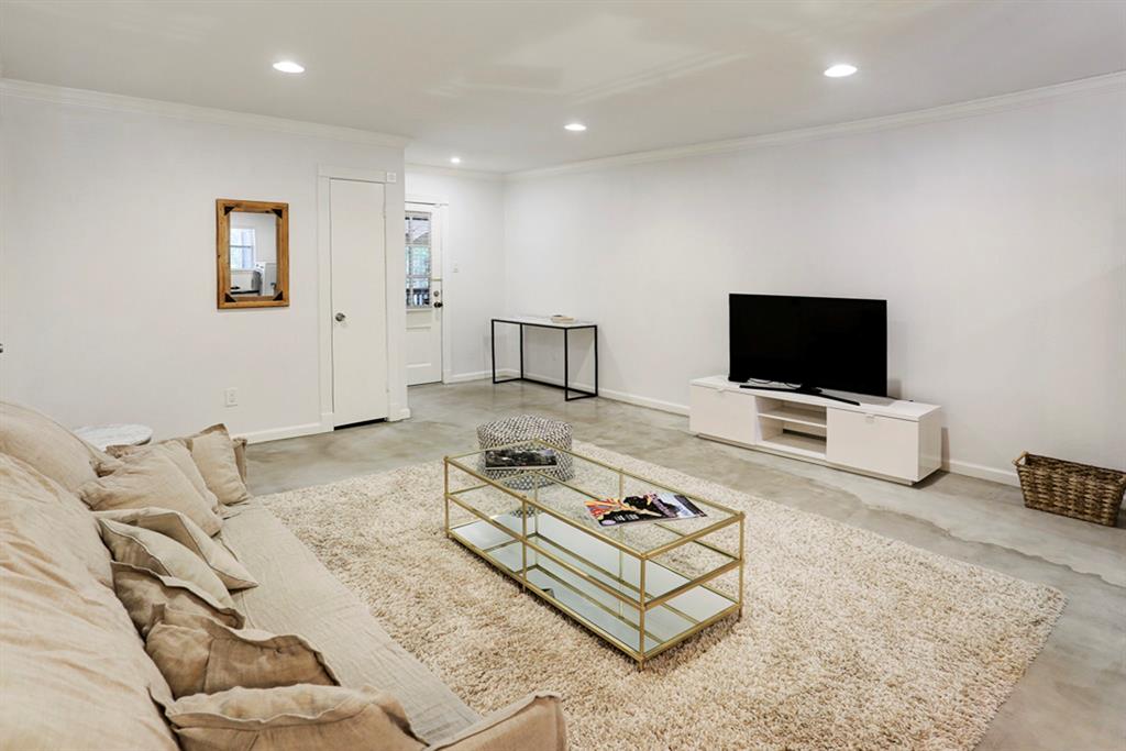 Photo #8: 64151427 Listing 