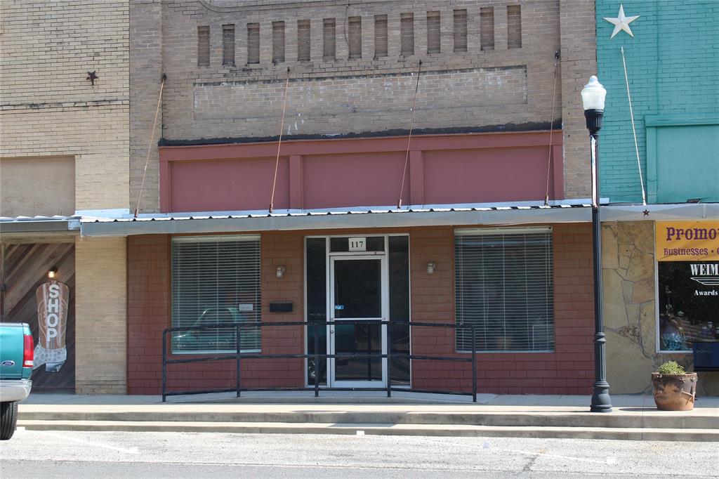 117 E Main Street Weimar Texas 78962, Weimar