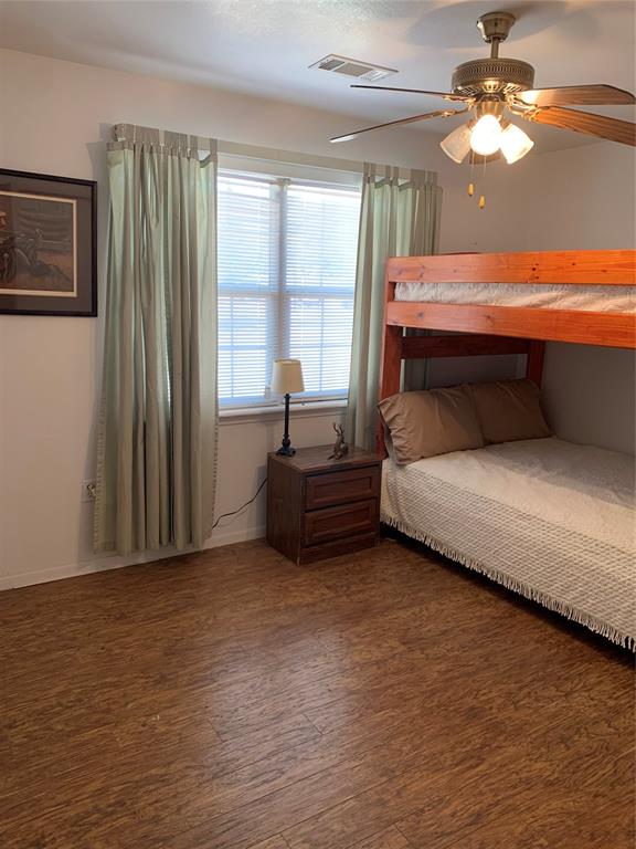 400 Creekside Dr, Onalaska, TX 77360