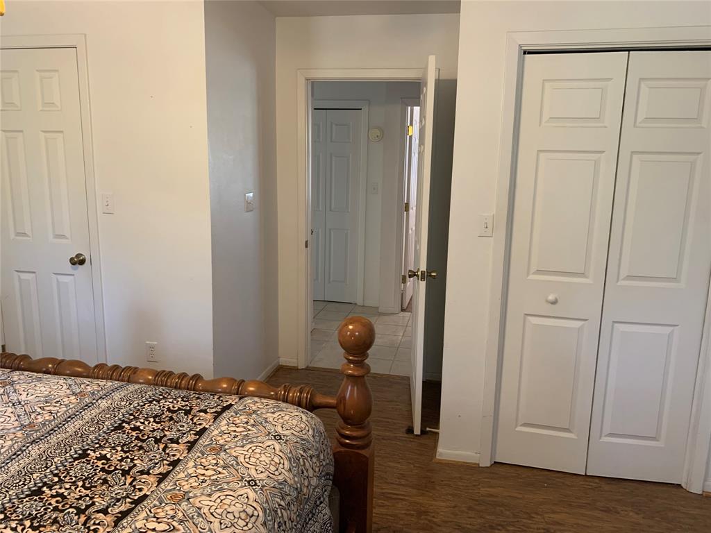 400 Creekside Dr, Onalaska, TX 77360