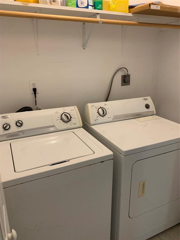 400 Creekside Dr, Onalaska, TX 77360