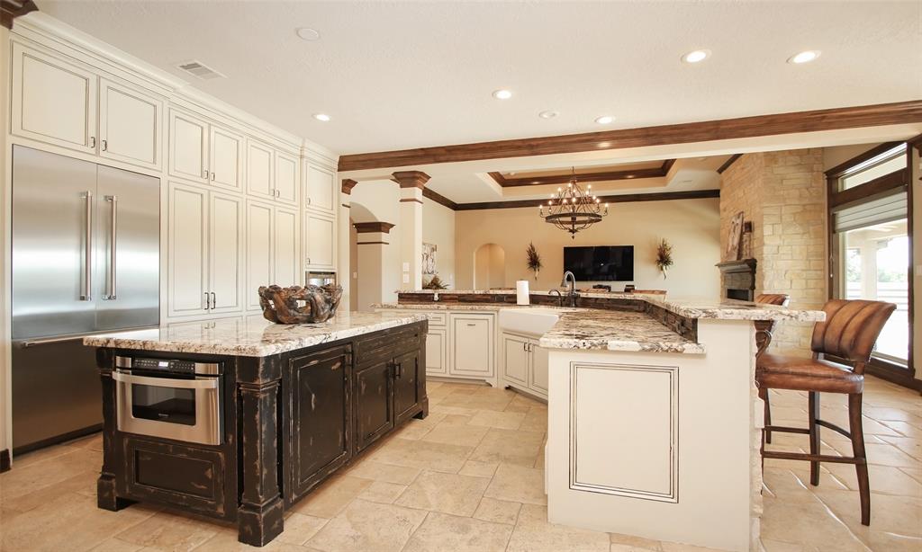 Every chef in your family will delight in this open and well-equipped kitchen. Stunning granite countertops, SS appliances, built-n refrigerator, and plenty of custom cabinets for all your storage.