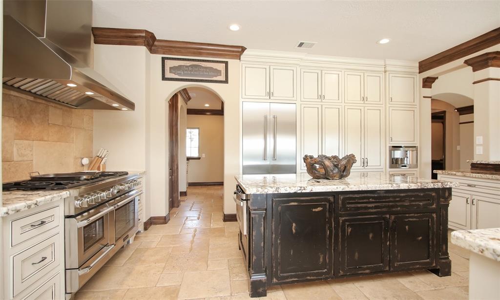 Another view of this well designed kitchen for the cooks in the family!
