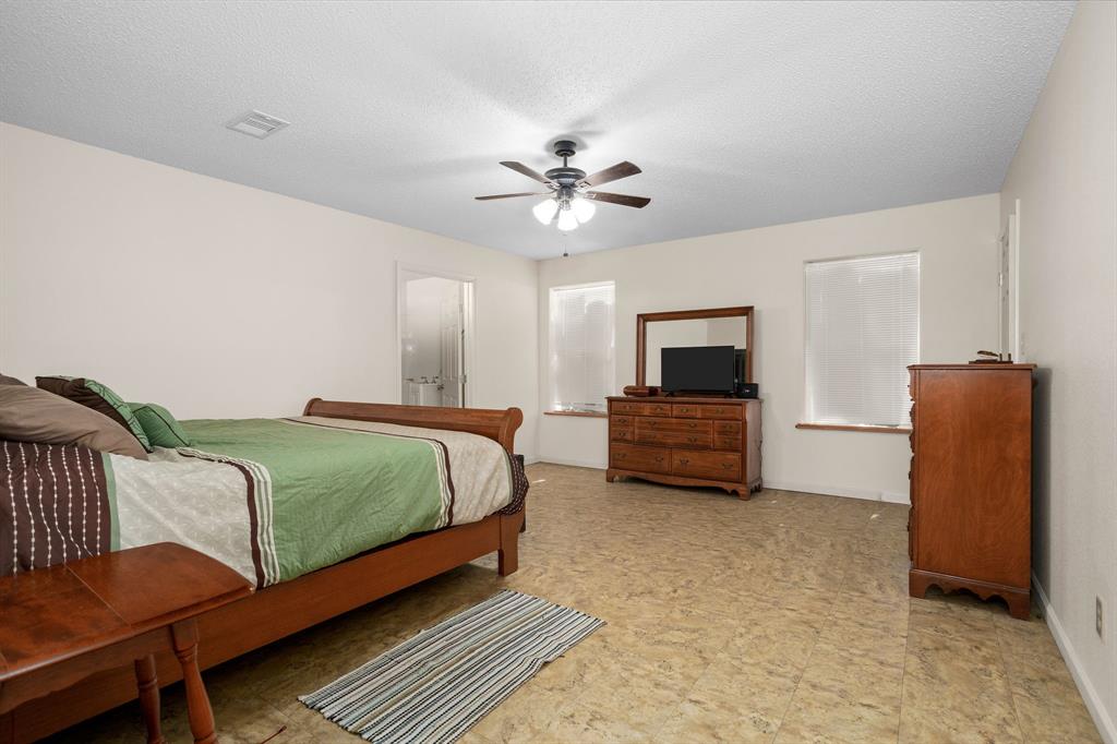 1601 Babylon Ln, Schulenburg, TX 78956