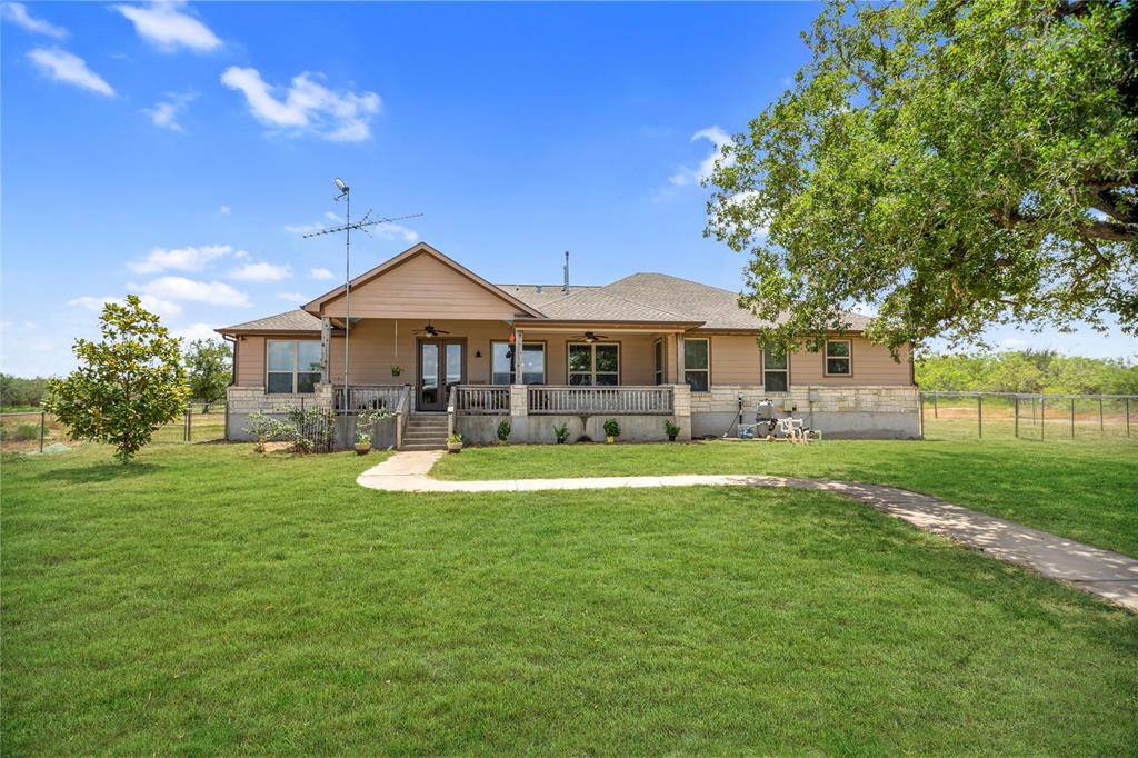 1015 County Road 458, Waelder, TX 78959