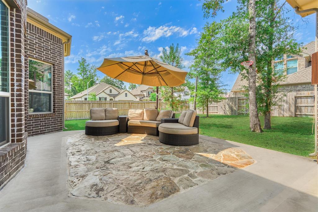 17484 Chestnut Cove Dr, Conroe, TX 77302