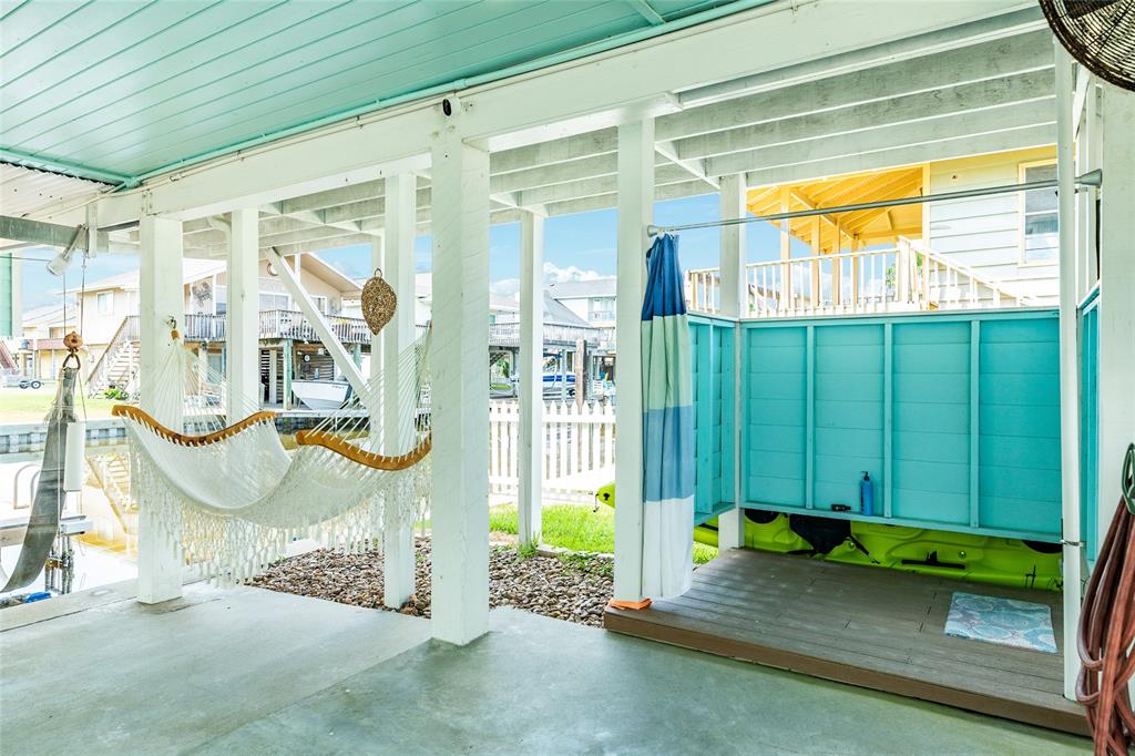 16503 Jamaica Cove Rd, Jamaica Beach, TX 77554