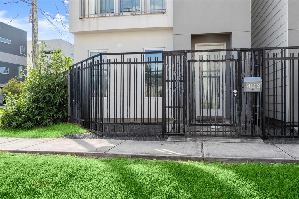 408  Ennis  Houston Texas 77003, 4
