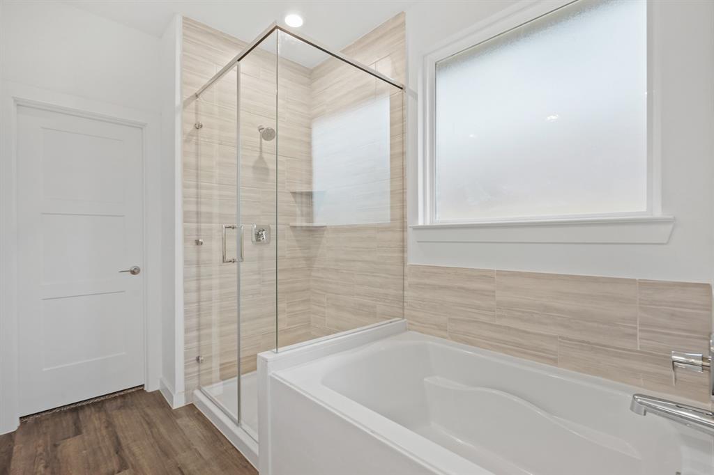 SEPARATE SHOWER/TUB