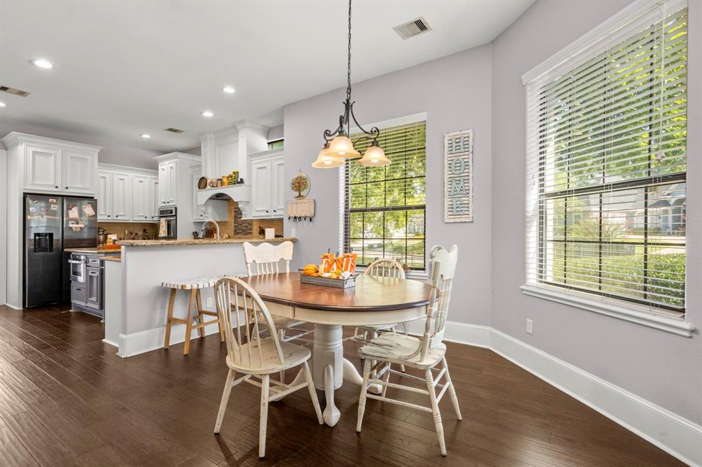 Granite Counters & Breakfast Bar or Seat Your Guests at the Breakfast Table.