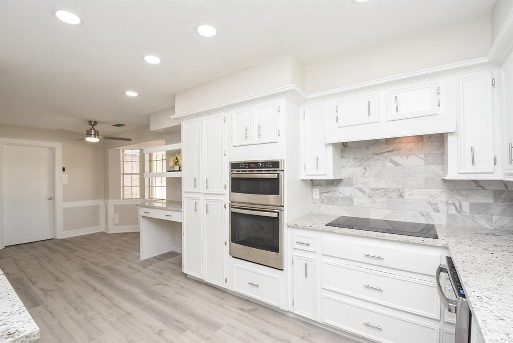 13615 Pepper Knoll Dr, Houston, TX 77065